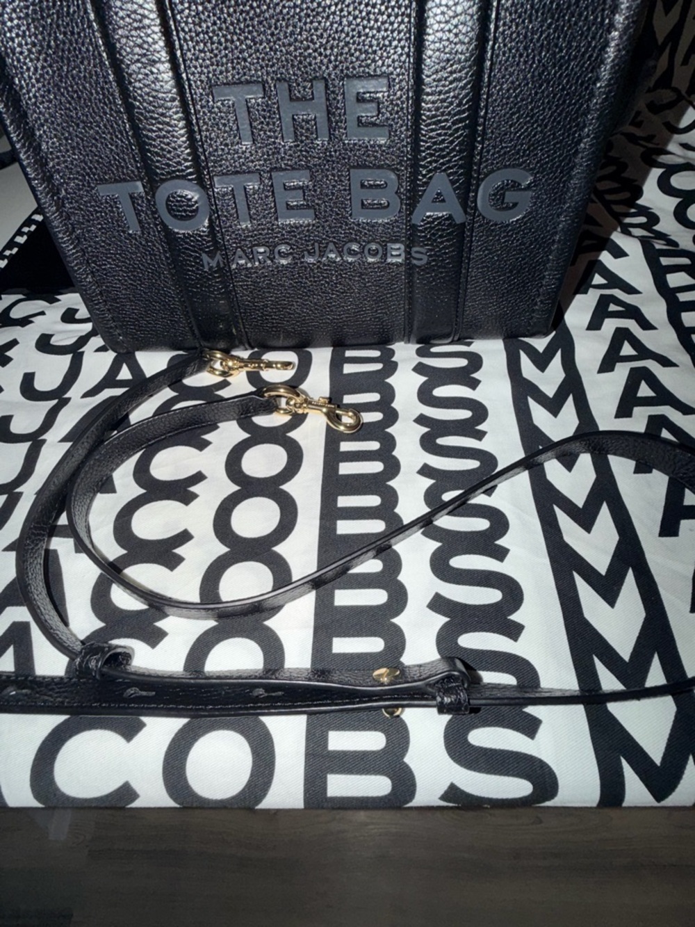 Marc Jacobs Small Leather The Tote Bag - Picture 7 of 9